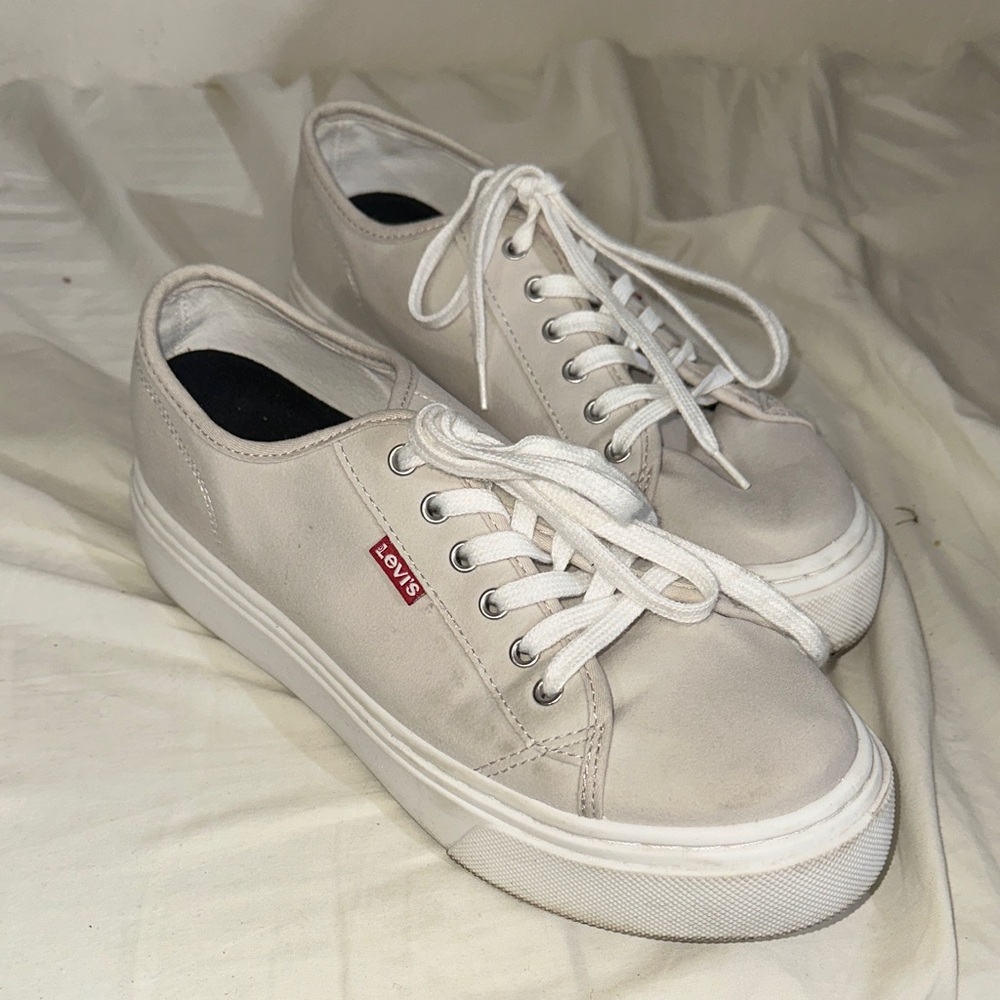 Levi's Cream/light taupe suede Sneakers